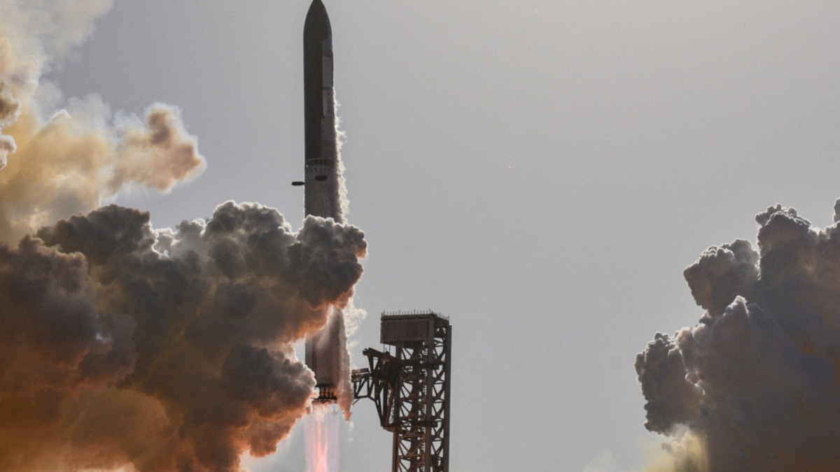 SpaceX Starship Completes 13th Test Flight with Starlink Satellite Deployment