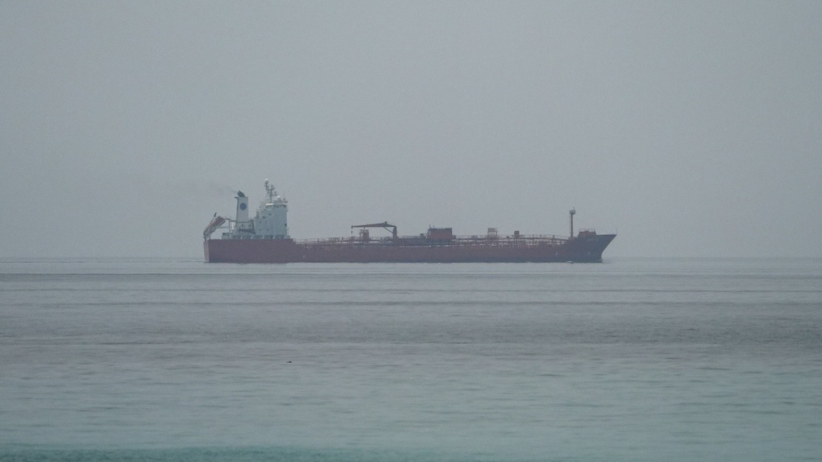 Oman Pledges Free Transit Through Strait of Hormuz Under US-Iran Deal