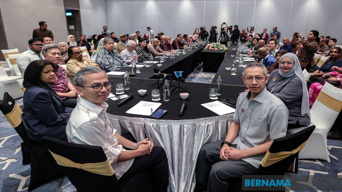 Fahmi Pushes for Regular Media Dialogue at HAWANA Celebrations