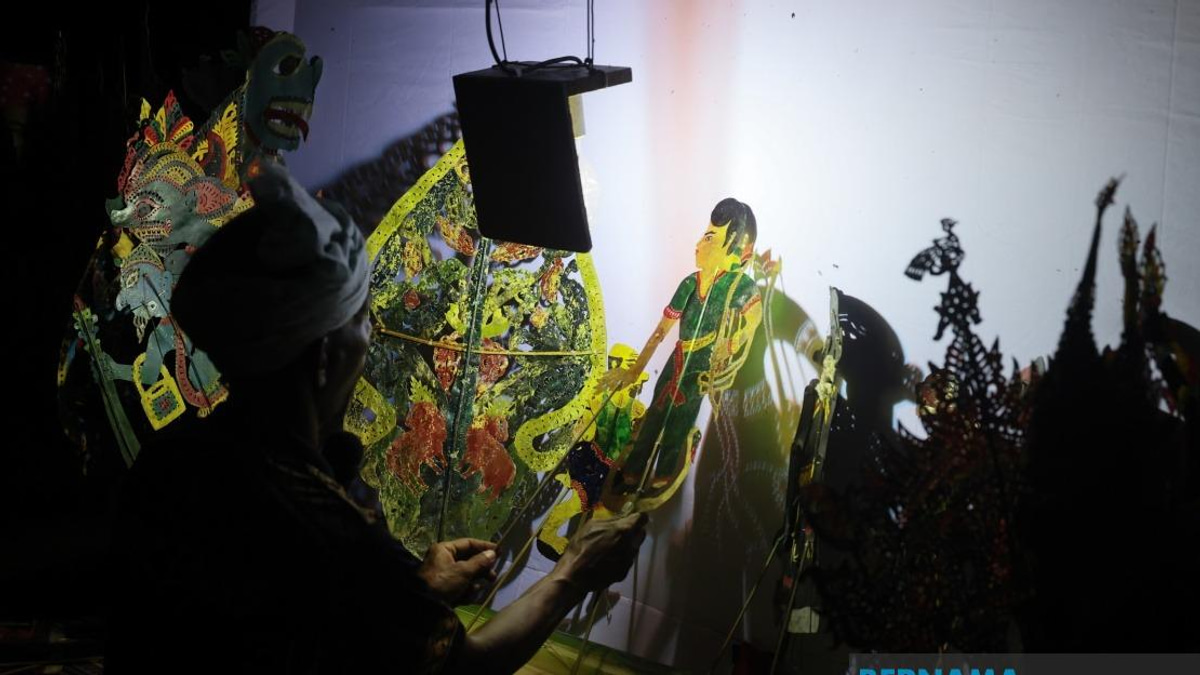 Bureaucratic Barriers and Generational Gaps Threaten Kelantan's Wayang Kulit Tradition