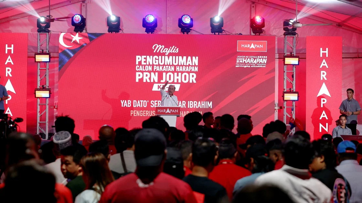Anwar Calls for Political Contest Free of Royal Involvement in Johor Election