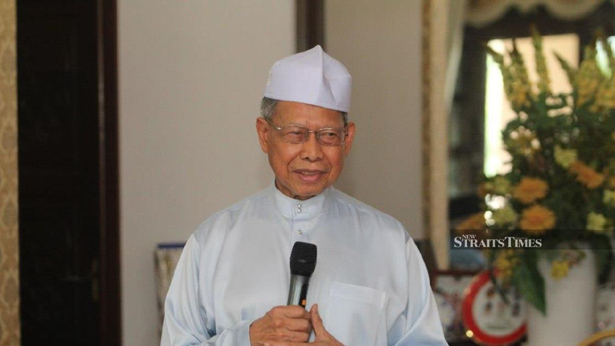 Age and Health Weigh on Mustapa Mohamed's Decision to Sit Out GE16