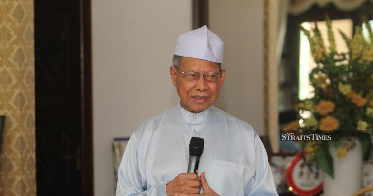 Age and Health Weigh on Mustapa Mohamed's Decision to Sit Out GE16