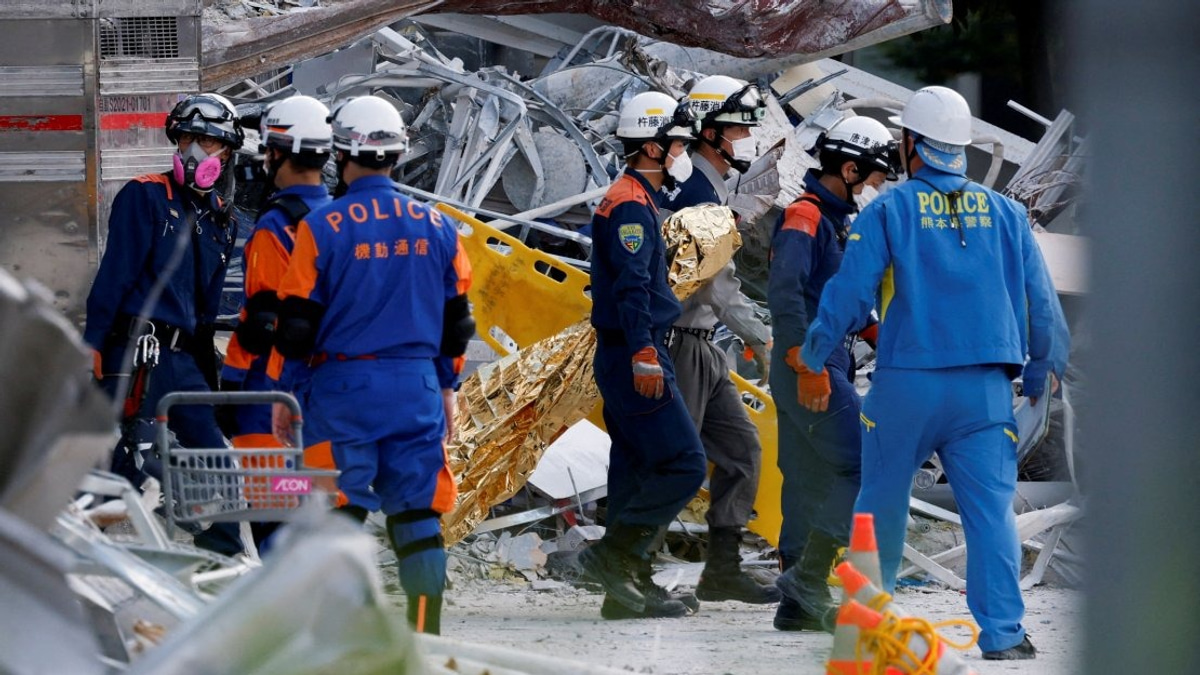 Japan's Kumamoto Reels From Powerful Earthquake as Rescuers Battle Time, Heat and Aftershocks