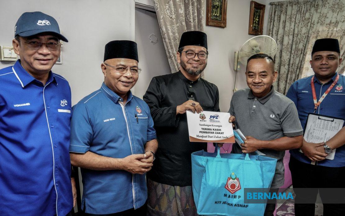MAIWP Extends Financial Aid to Widow Raising Five Children in Federal Territories