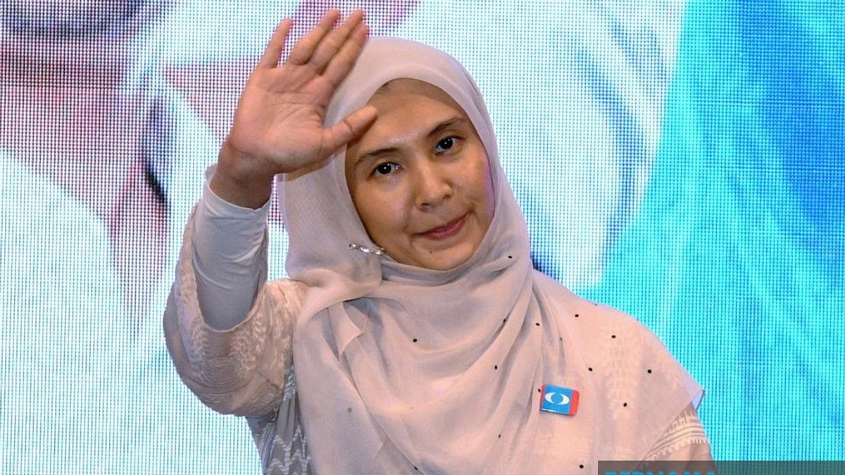 Nurul Izzah Steps Back from PKR Deputy Role to Pursue Studies