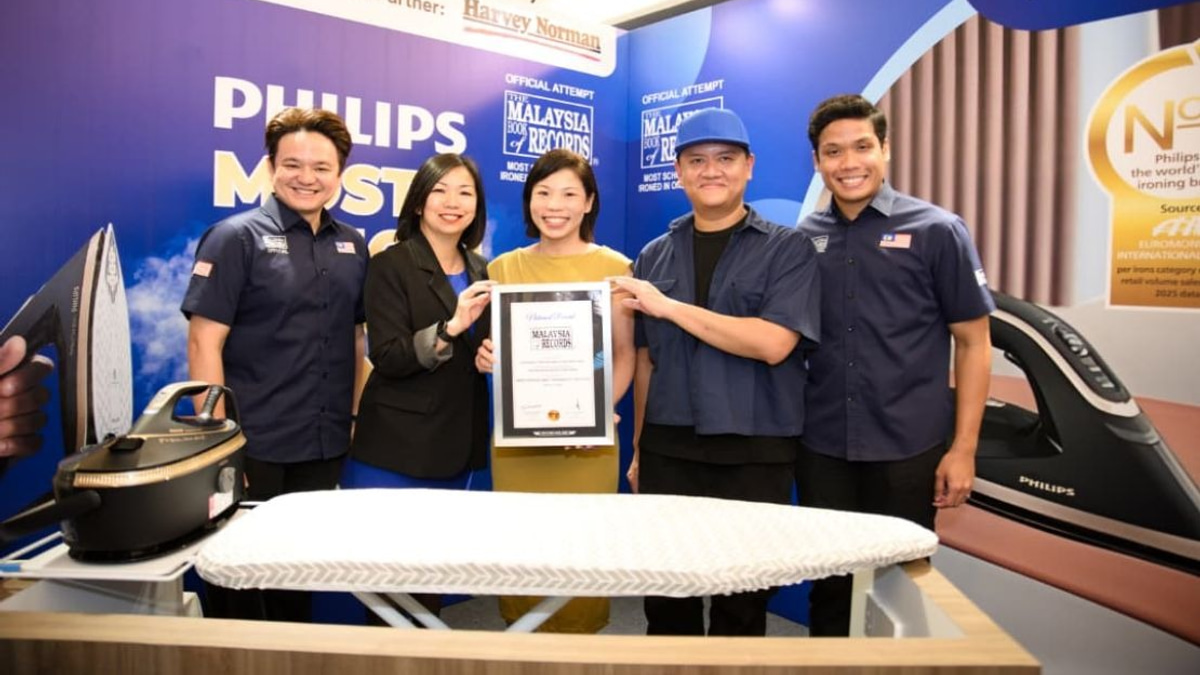 Philips Sets Malaysia Record by Ironing 49 School Shirts in One Hour