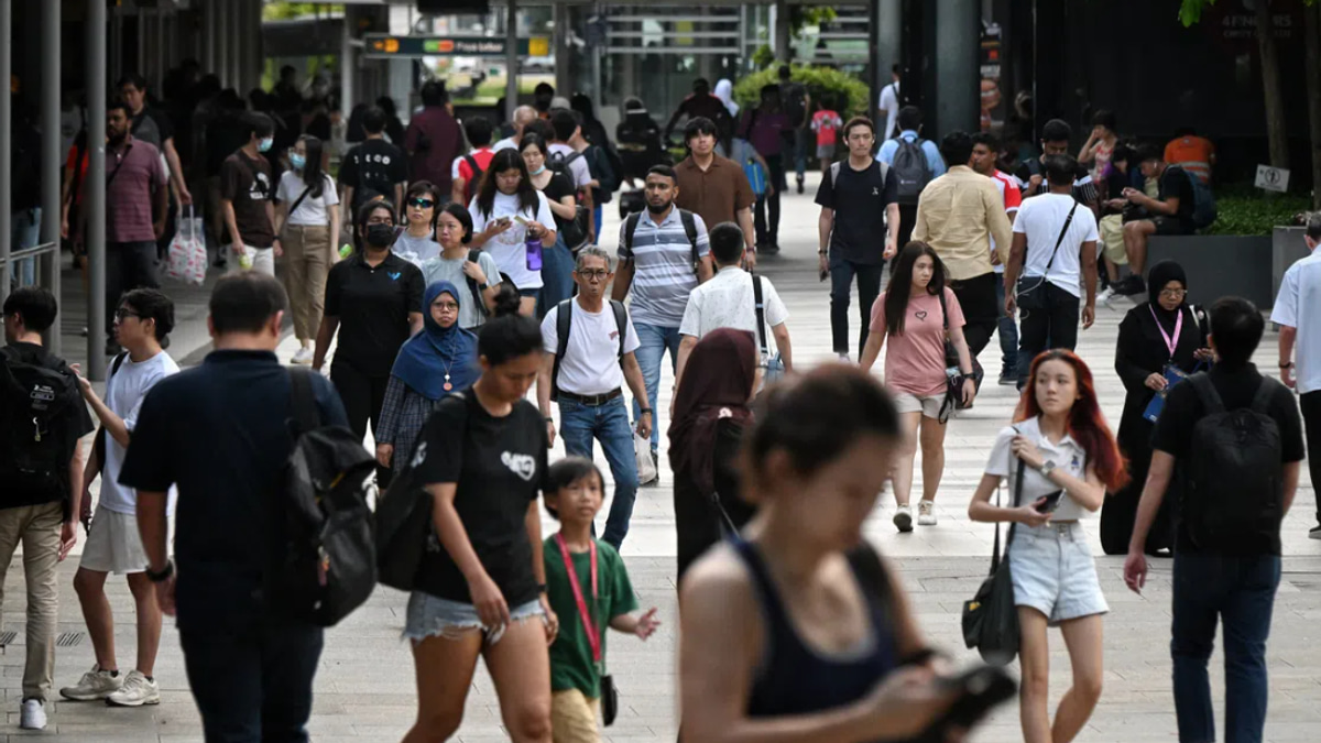 Singapore to Distribute S$400-S$600 Cash Payments to 2.4 Million Adults in September