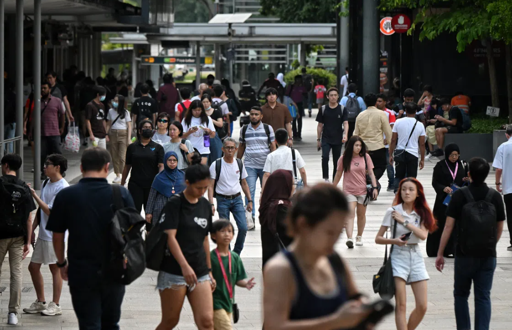 Singapore to Distribute S$400-S$600 Cash Payments to 2.4 Million Adults in September