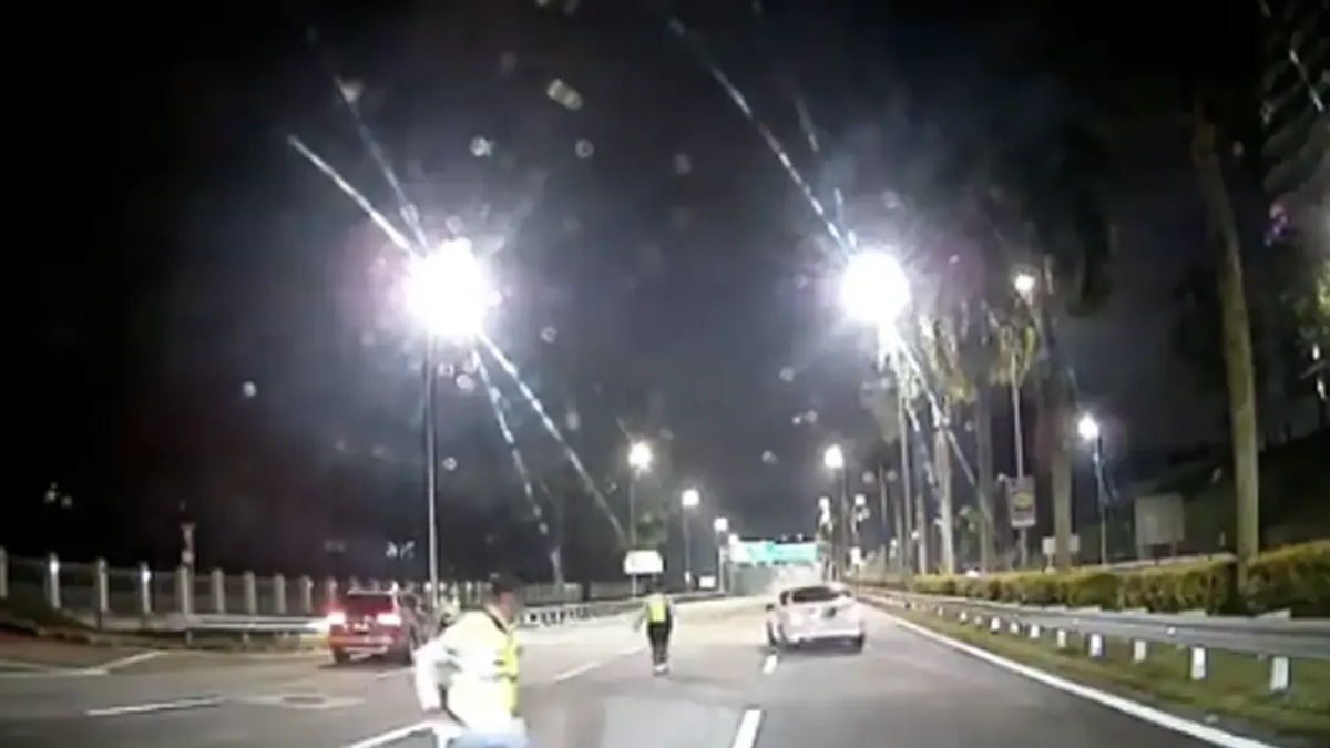 Twenty-Year-Old Arrested After Forcing Through Police Roadblock in Mercedes
