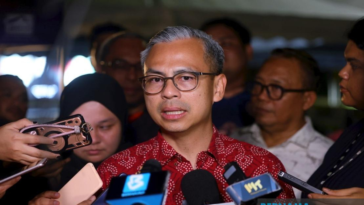 Fahmi Slams Sanusi's Remarks as Divisive, Reflects PAS Pattern of Playing Racial Politics