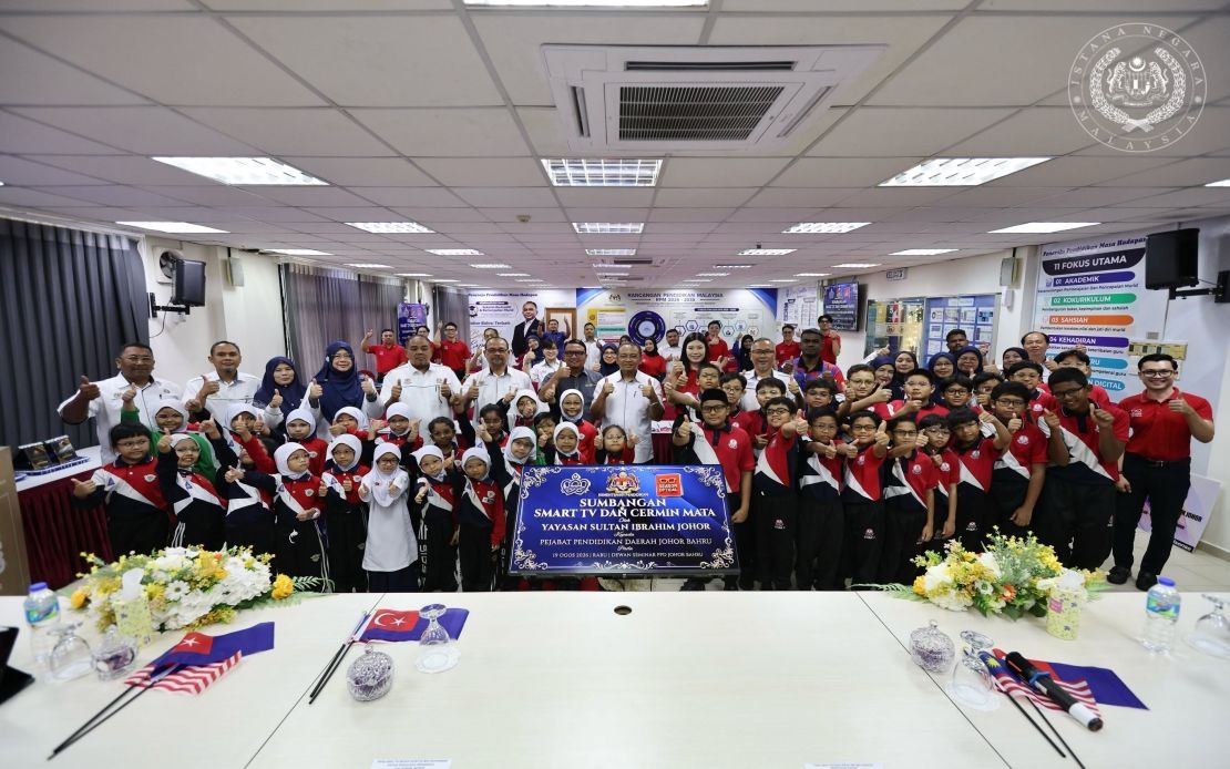 Johor Foundation Equips Schools With Smart TVs and Free Spectacles for 2,000 B40 Students