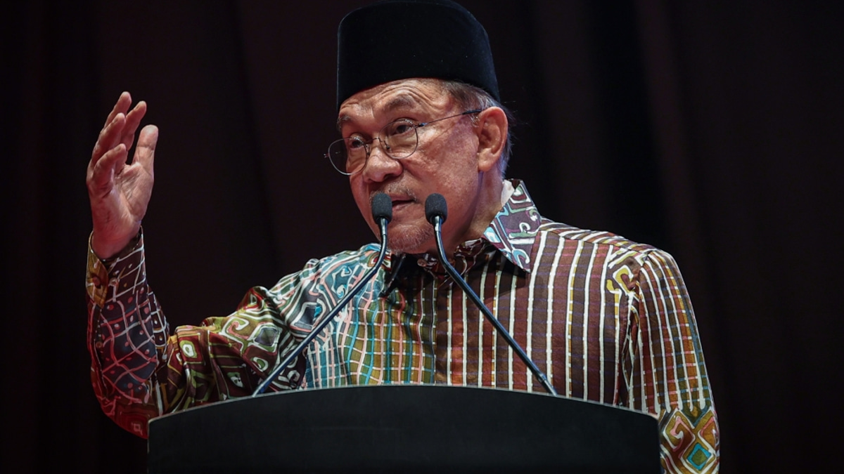 PM Anwar Cautions Against Unchecked Technology, Urges Moral Foundation in Digital Age