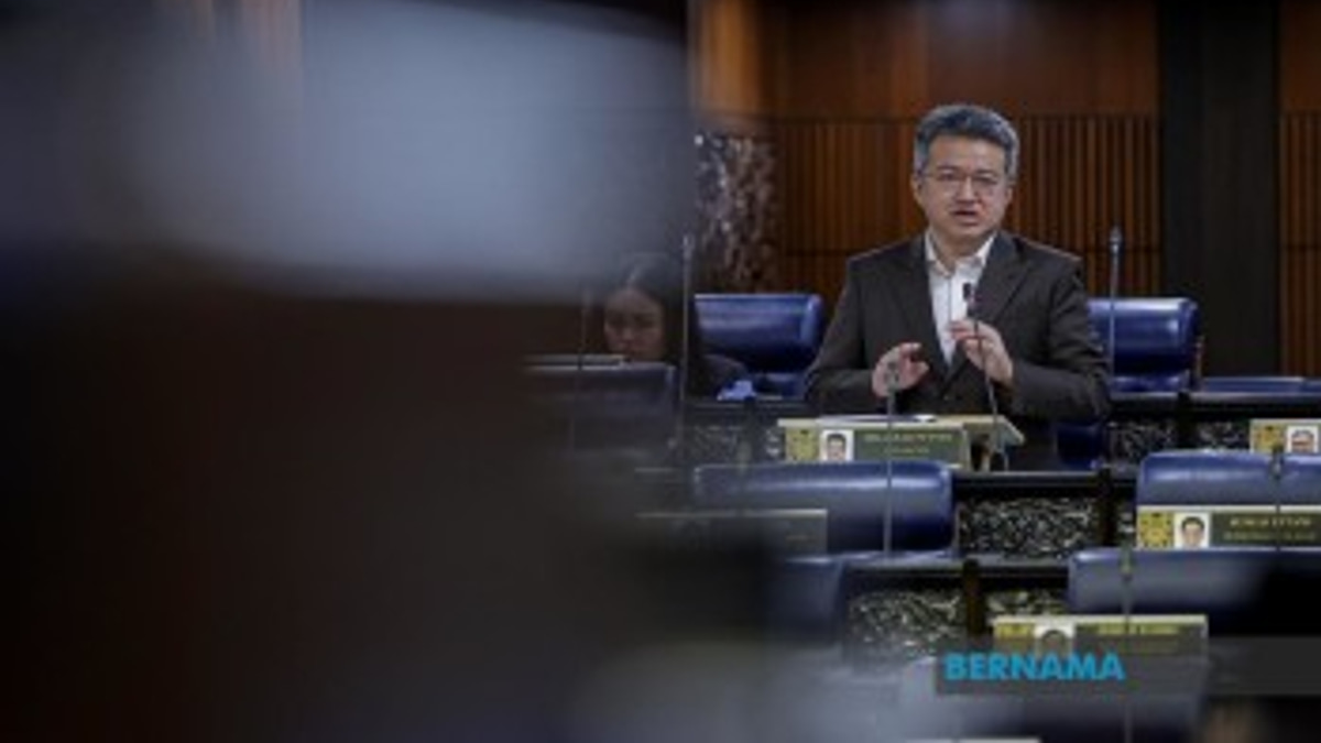 Malaysia's Fiscal Deficit Shrinks for Fifth Consecutive Year, Debt Growth Moderates