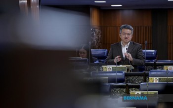 Malaysia's Fiscal Deficit Shrinks for Fifth Consecutive Year, Debt Growth Moderates