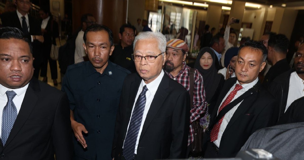 Former PM Ismail Sabri Enters Court for Asset Declaration Charge