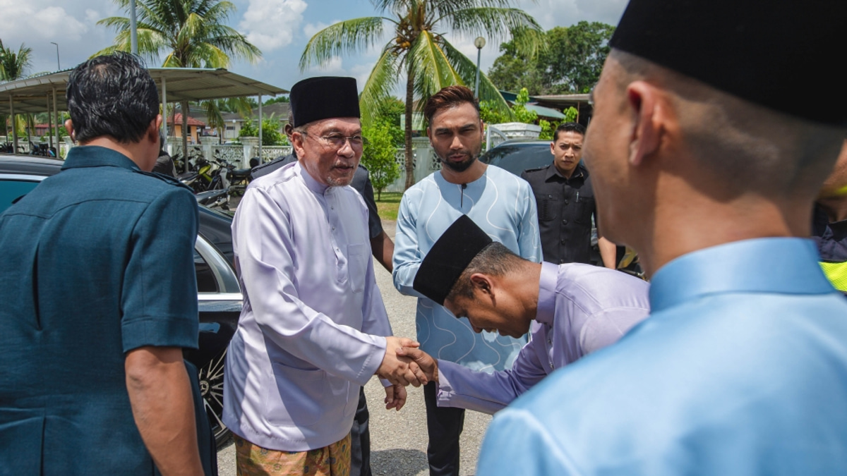 Despite Strong Q2 GDP Growth, Anwar Acknowledges Persistent Hardship Facing Malaysians and Small Businesses