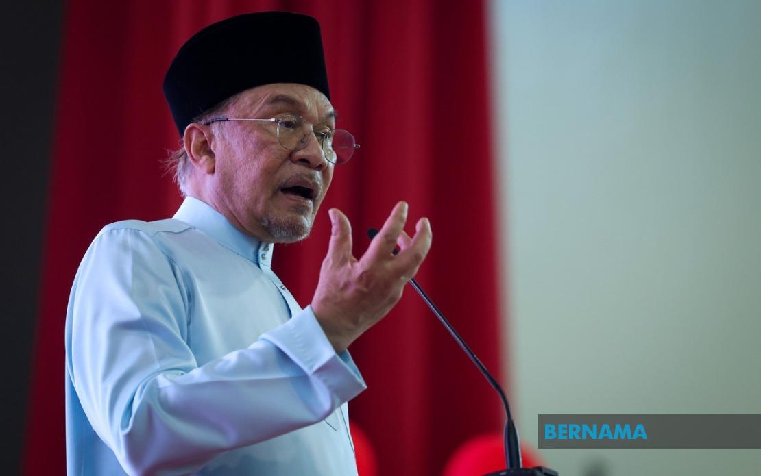 Anwar Blocks Felda Hotel Sale at 60m Pound Loss, Orders Full Investigation