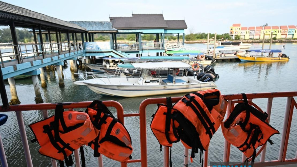 Life Jackets Must Be Worn At All Times, Terengganu Official Urges After Boat Tragedy