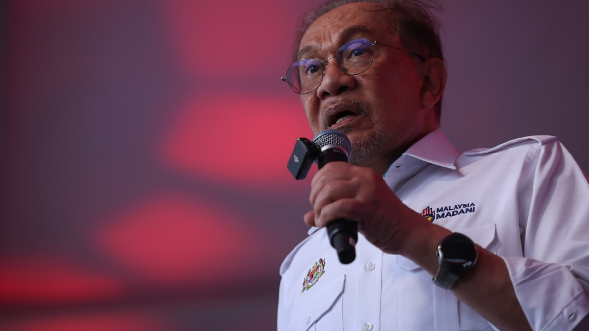 Anwar Criticises Opposition For Tabung Haji Neglect As Parliamentary Debate Descends Into Walkout