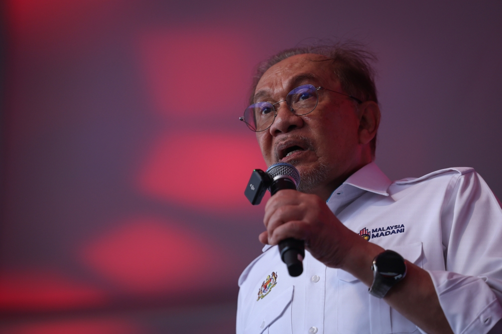 Anwar Criticises Opposition For Tabung Haji Neglect As Parliamentary Debate Descends Into Walkout