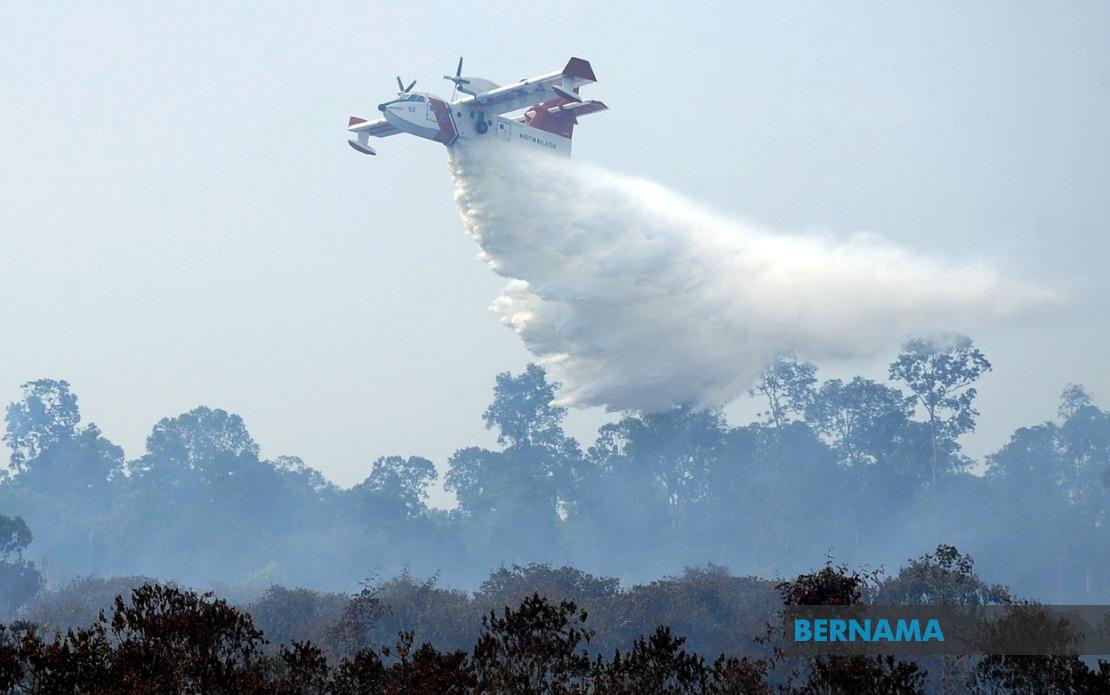 Massive Peatland Fire Ravages Betong as Water-Bombing Ops Control Lundu Blaze