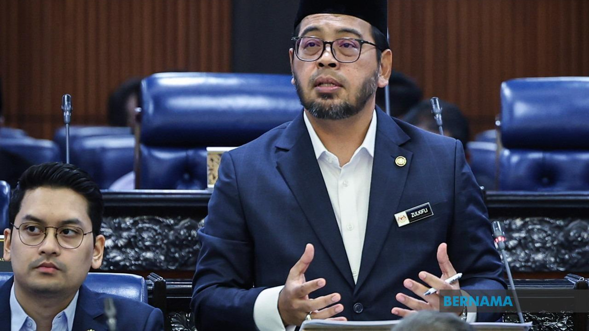 Religious Affairs Minister Exposes Tabung Haji's Accounting Deception Through Mak Cik Senah Analogy