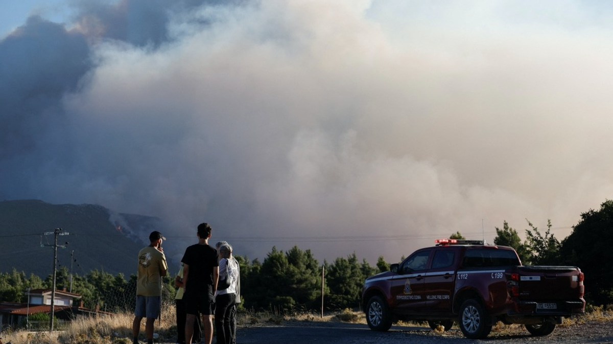 Greece Battles Massive Wildfires as Flames Approach Athens Suburbs