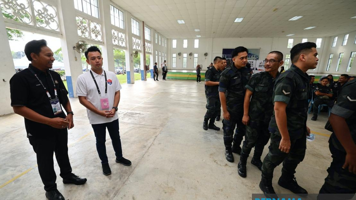 Johor Candidates Witness Early Voting for Security Forces Ahead of Saturday's Election