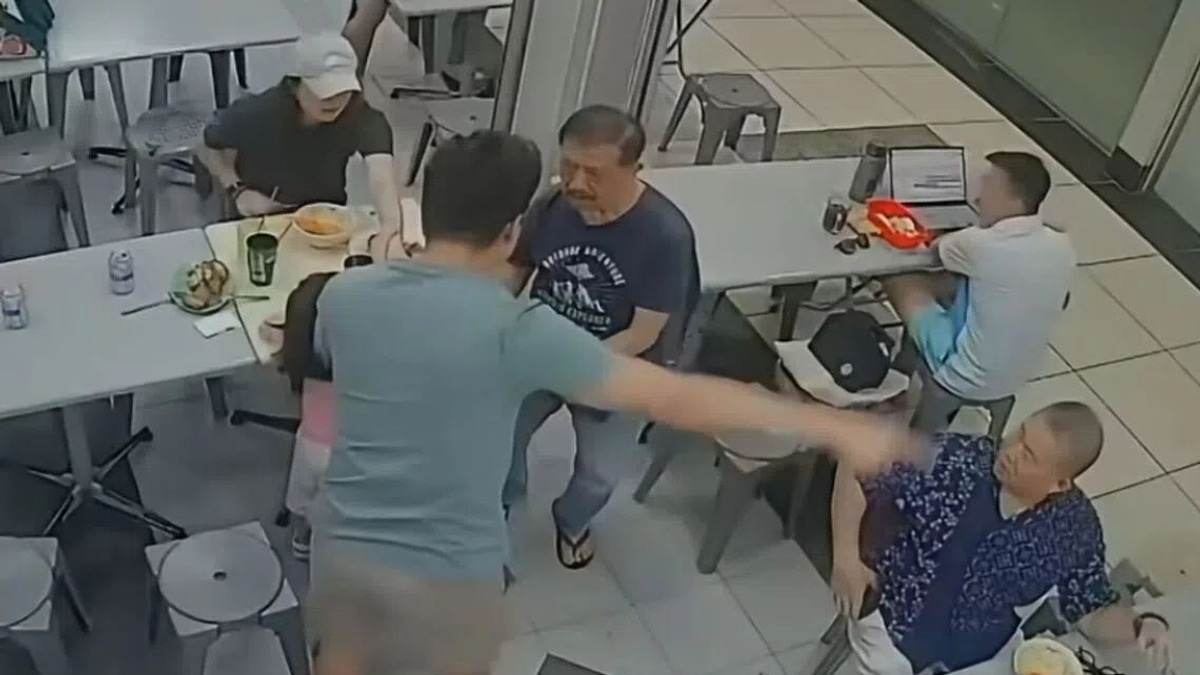Police Investigate Singapore Incident After Elderly Man Pushed Following Gesture Toward Child