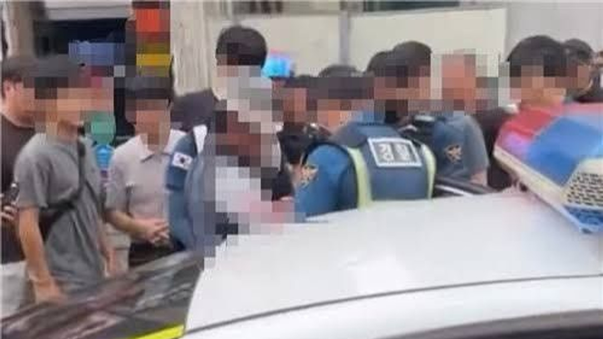 South Korean man in his 80s sought for arrest over knife attack at beauty salon