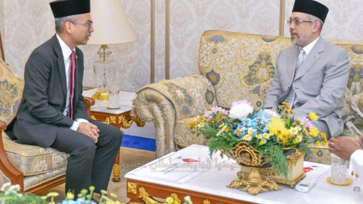 Kelantan Regent Receives Communications Minister to Discuss Fake Accounts and Royal Institution Threats