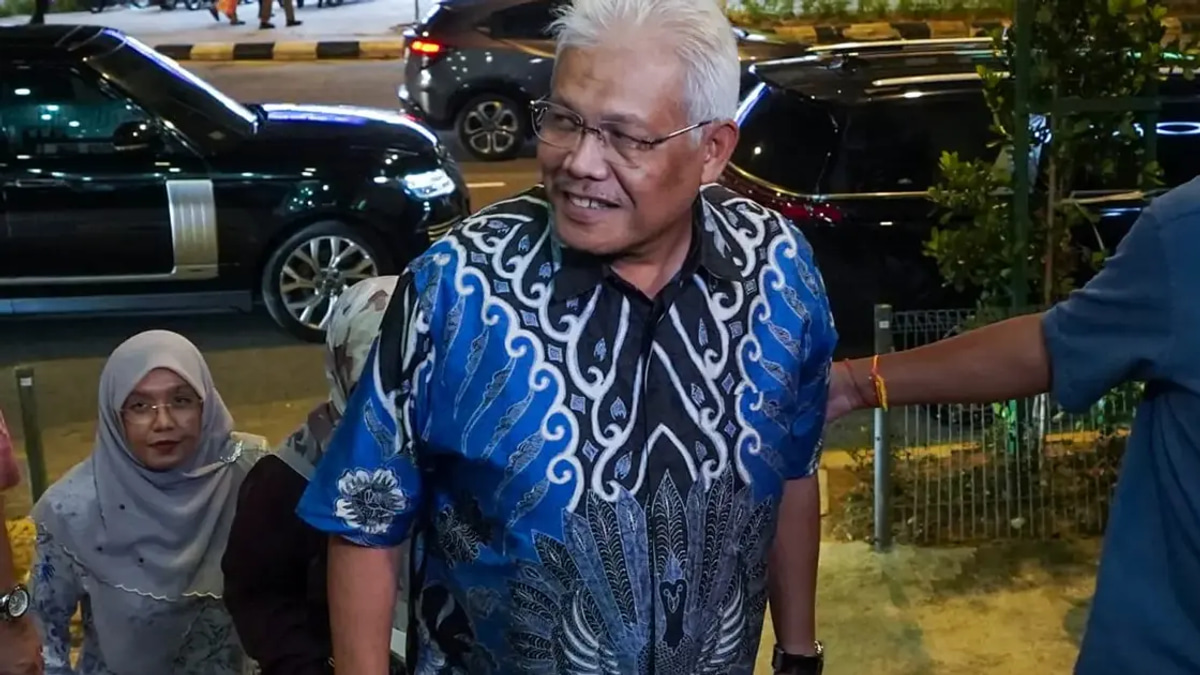 Umno's Hamzah Seen at PAS Headquarters as Coalition Politics Intensify
