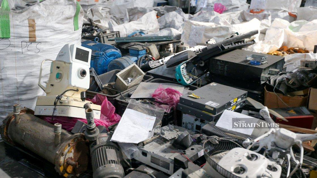 Ten GOF Personnel Arrested Over Penang E-Waste Factory Extortion Allegations