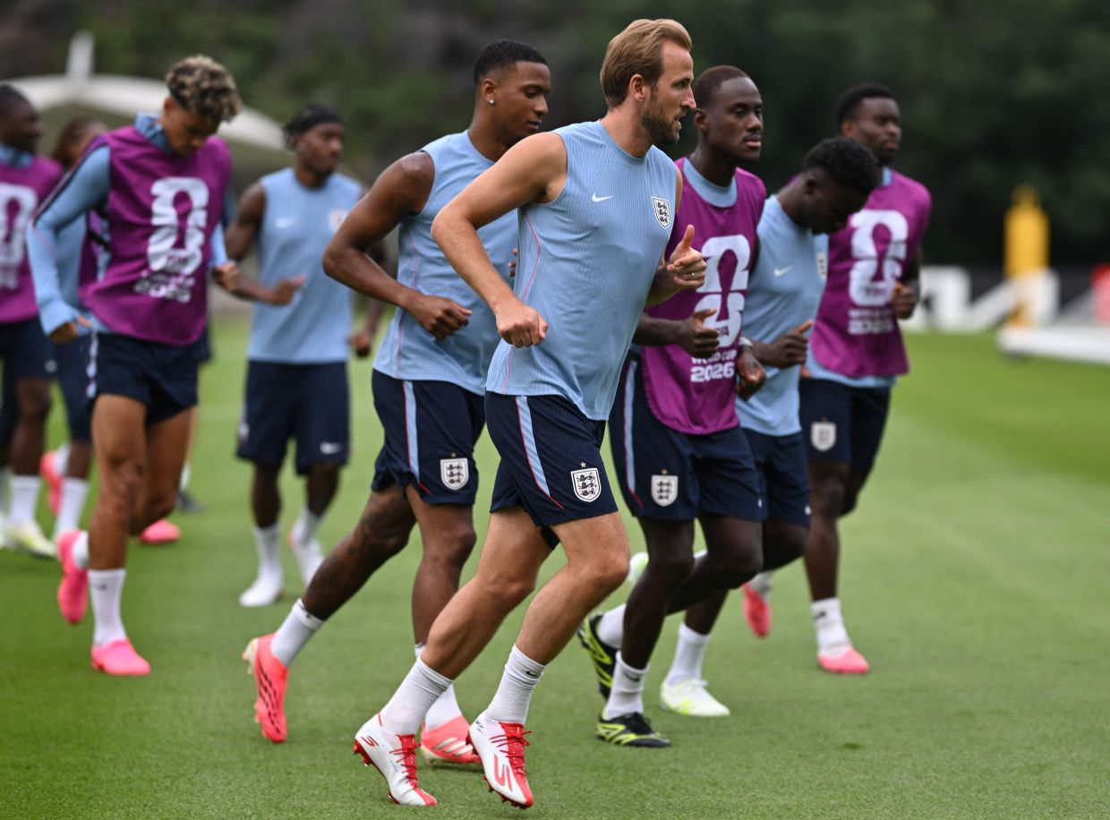 England Face Mexico in World Cup Showdown as Quarter-Final Spots Up for Grabs