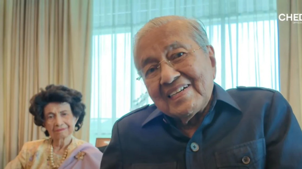 Tun Mahathir Expresses Gratitude on Reaching 101, Celebrates Milestone Birthday