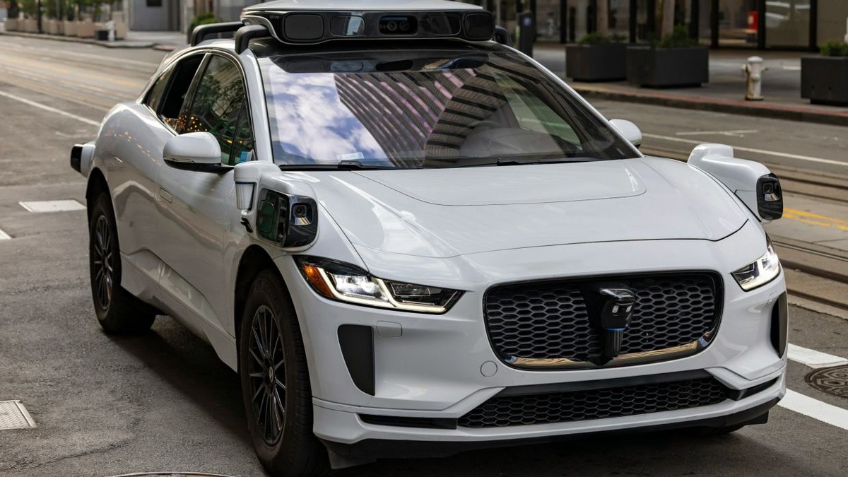 Robotaxis Face Growing Safety Scrutiny After Emergency Response Failures