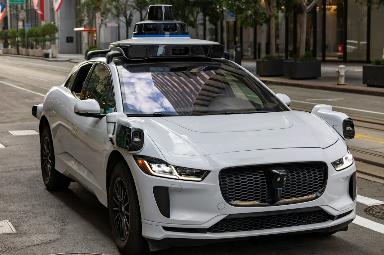 Robotaxis Face Growing Safety Scrutiny After Emergency Response Failures