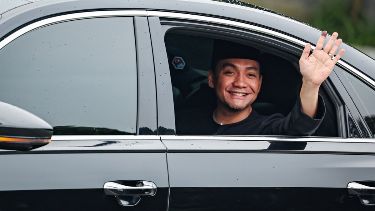 Onn Hafiz sworn in as Johor Menteri Besar following Barisan Nasional's commanding state election victory