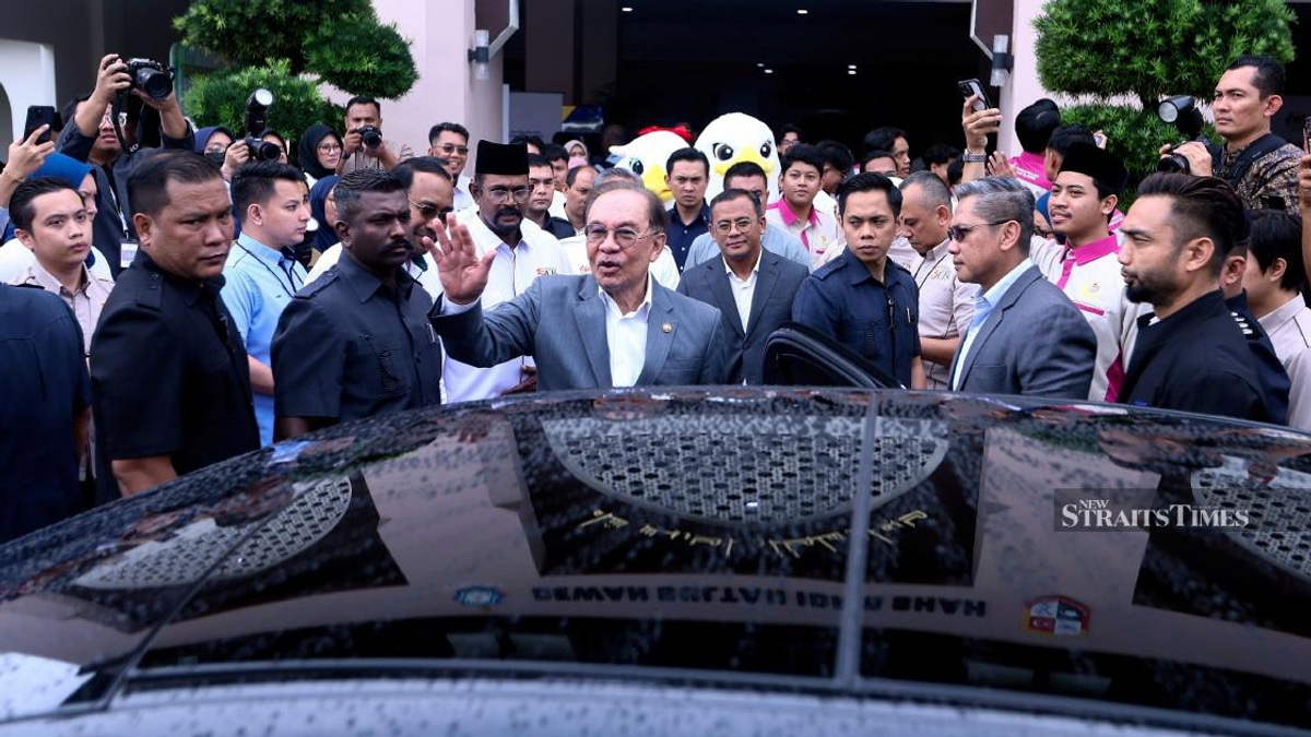 Malaysia Cannot Afford Deeper Fuel Price Cuts, Says PM Anwar