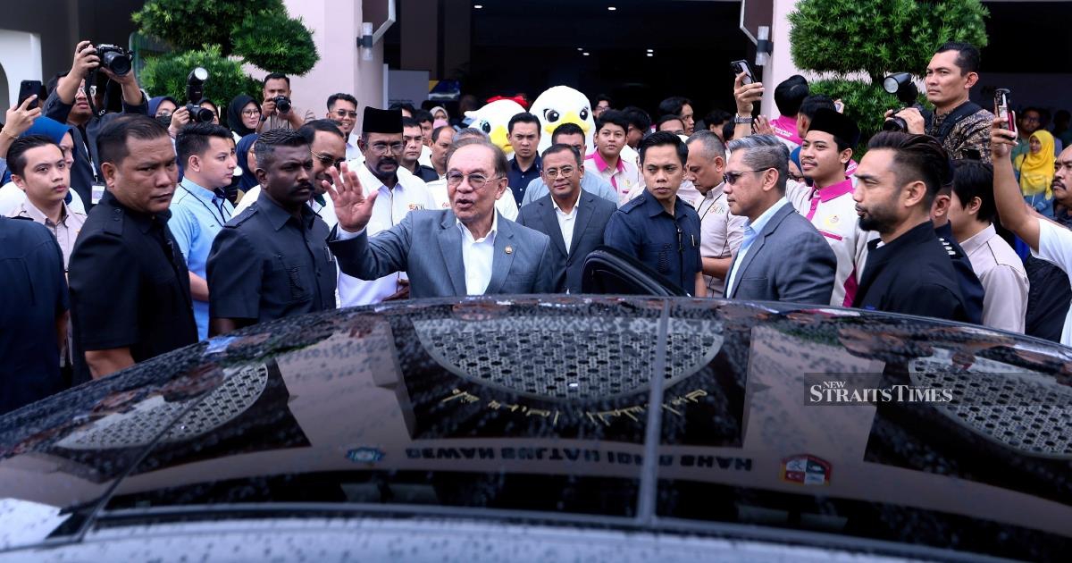 Malaysia Cannot Afford Deeper Fuel Price Cuts, Says PM Anwar
