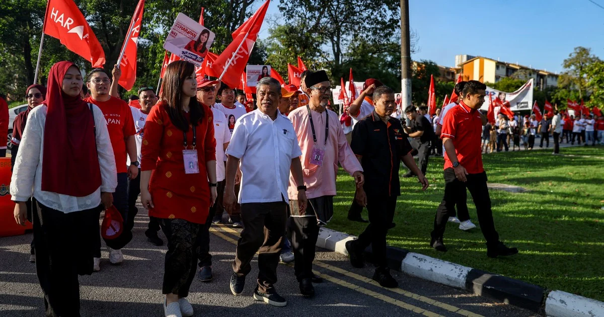 Johor voters show backing for Pakatan Harapan as Sharon Teo files nomination