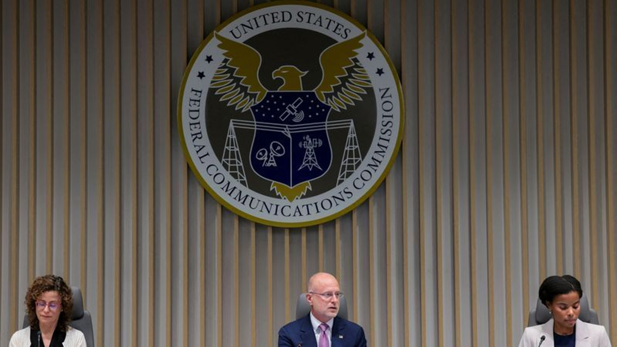 US tightens grip on Chinese tech: FCC closes loophole on component imports