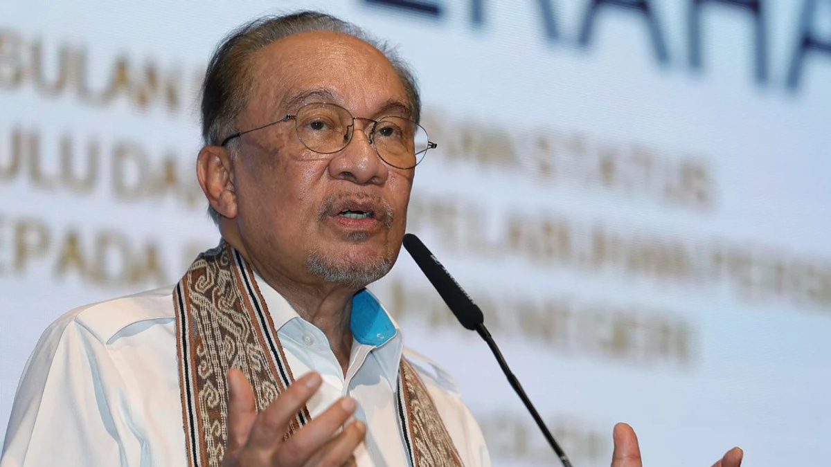 Petronas-Petros talks advance as Anwar signals progress on oil deal