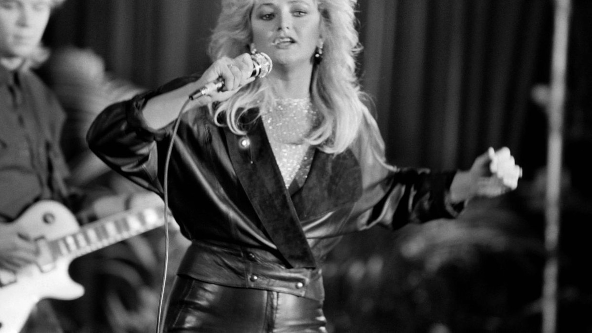 Bonnie Tyler, Voice of '80s Power Ballad 'Total Eclipse of the Heart', Dies at 75