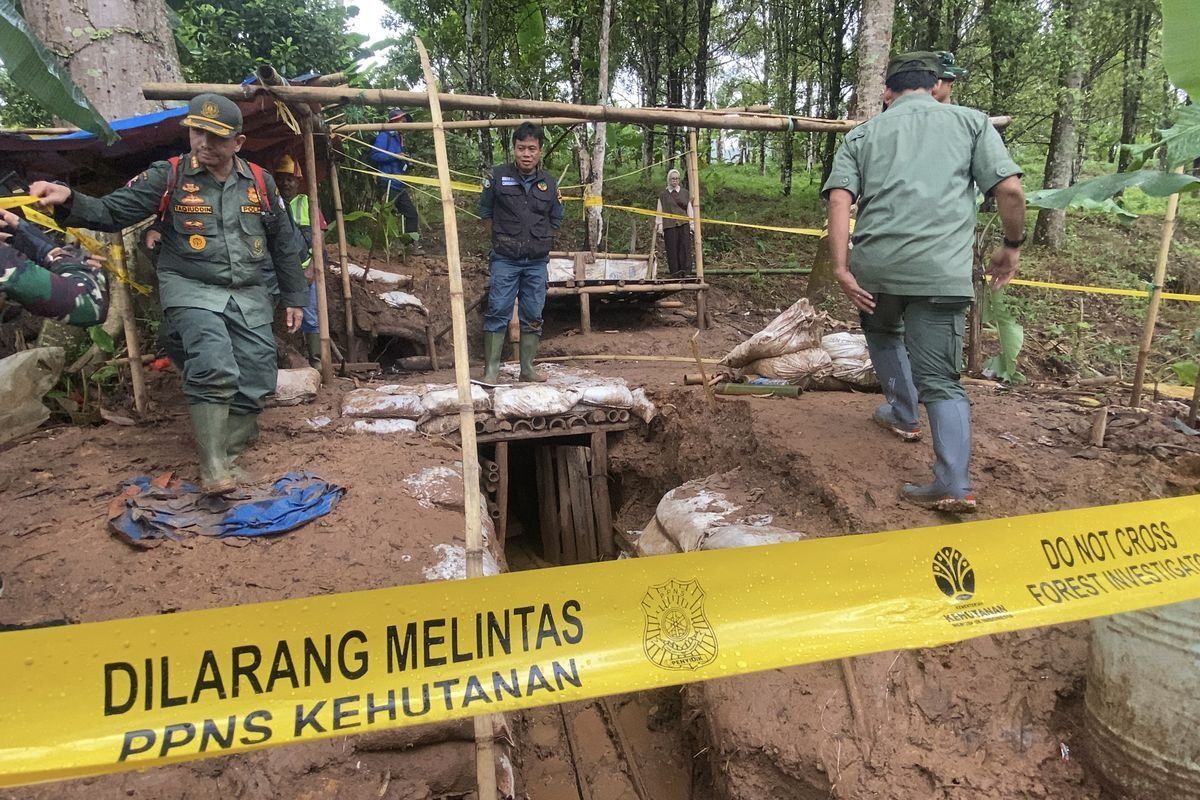 Indonesia charges 24 foreigners in illegal gold mining crackdown in Maluku