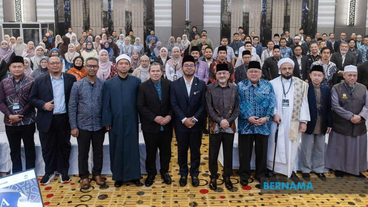 Islamic Social Finance Can Be Strategic Weapon Against Poverty, Says Zulkifli