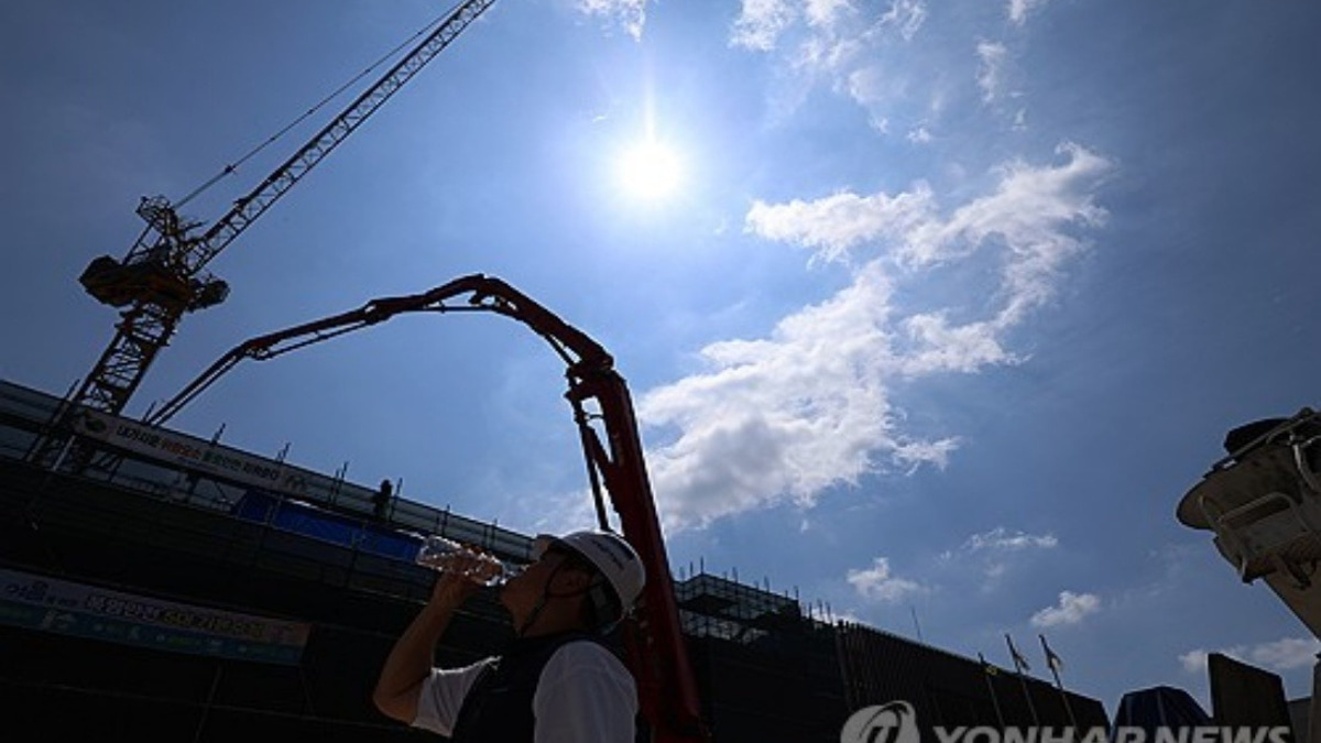 South Korea Swelters as Heat Wave Pushes Temperatures to Historic Peaks