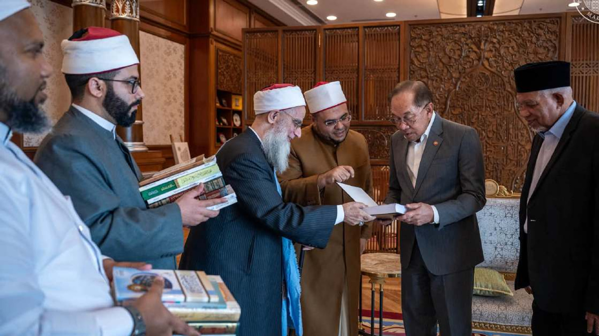 Anwar Welcomes Prominent Egyptian Scholar Sheikh Dr Mustafa An-Nadwi