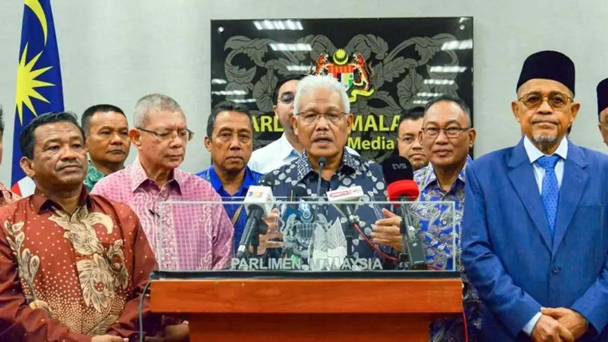 Opposition Demands Clarity on Azam Baki's Appointment as NFCC Adviser Amid Ongoing Investigations